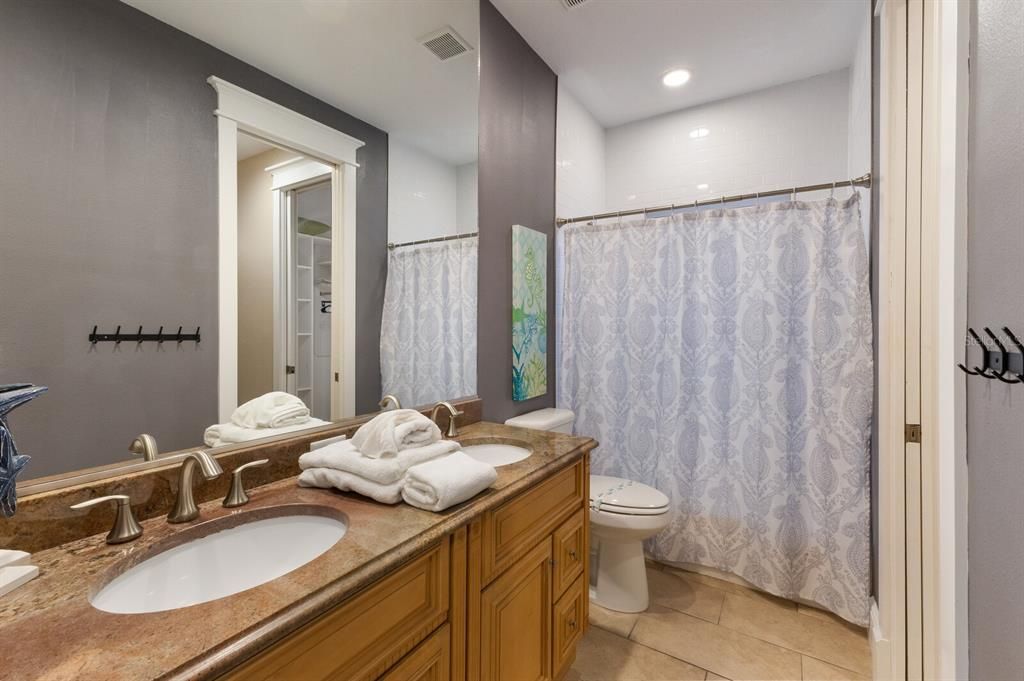 Bathroom, Dual Sink Vanities, Interior, Recessed Lighting