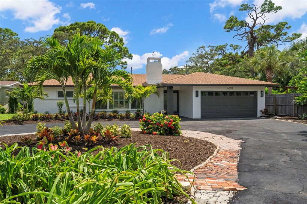 Attached, Exterior, Facade, Ranch