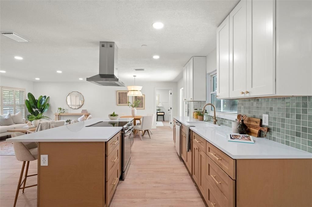 Dining room, Interior, Kitchen, Pendant Lights, Recessed Lighting, Wood Texture Flooring