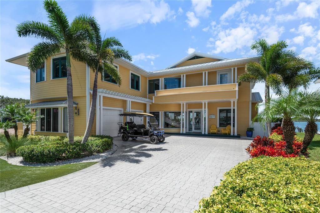 Attached, Exterior, Facade, Modern