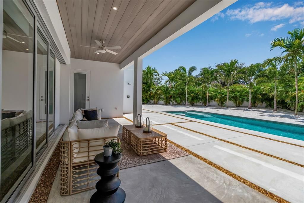 Exterior, Pool