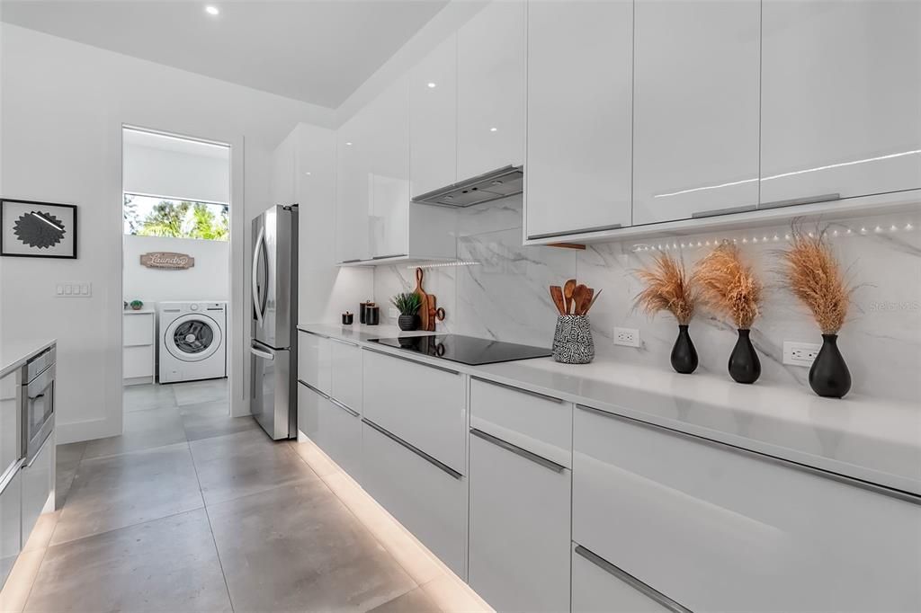 Interior, Kitchen, Recessed Lighting, Washer