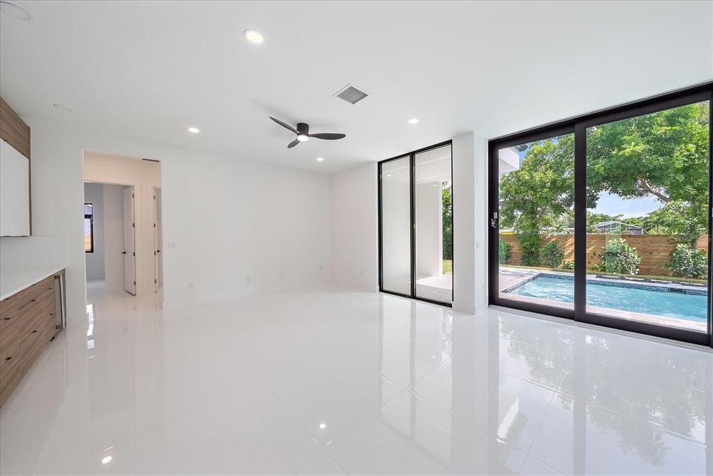 Empty room, Interior, Recessed Lighting