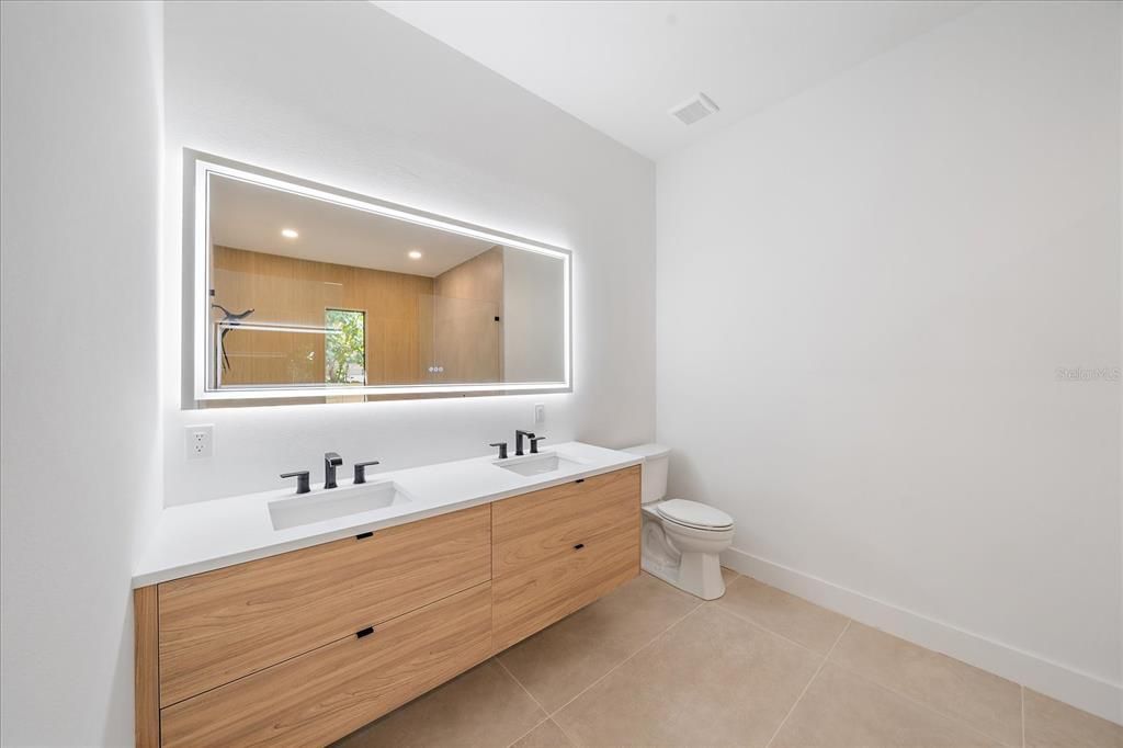 Bathroom, Dual Sink Vanities, Interior, Recessed Lighting