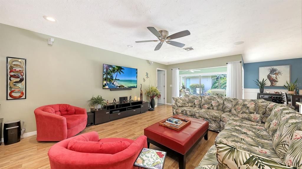 Interior, Living room, Recessed Lighting, Wood Texture Flooring