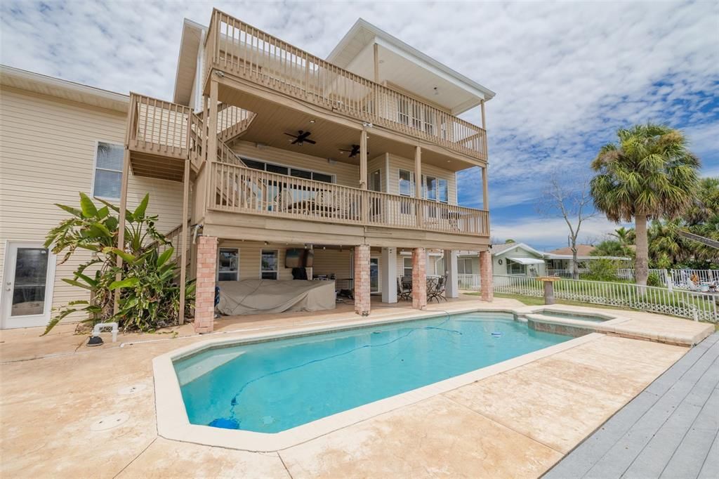 Exterior, Pool