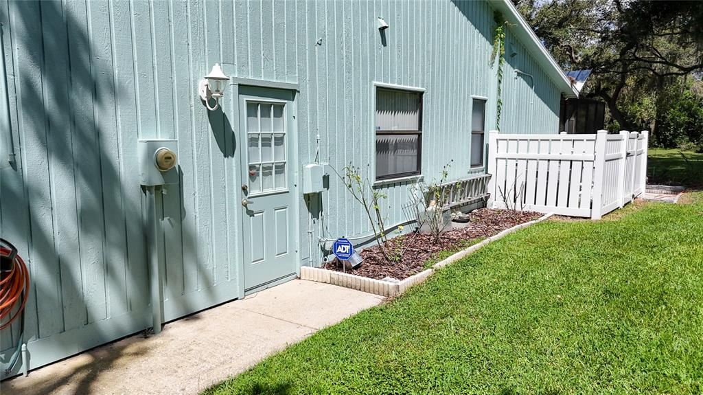 Backyard, Exterior