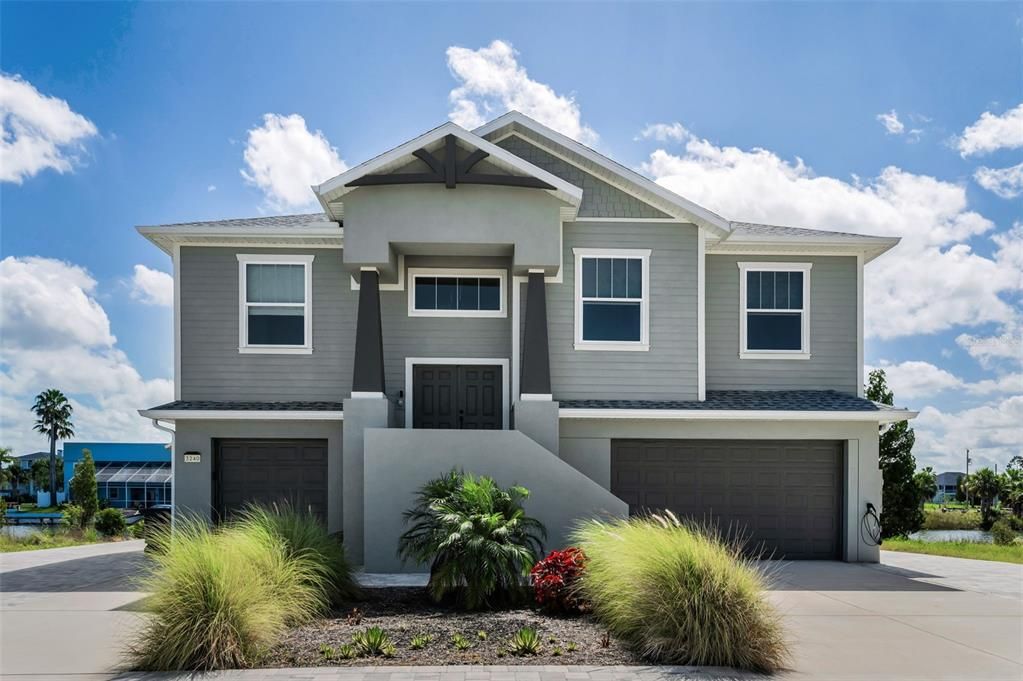 Attached, Exterior, Facade, American Craftsman