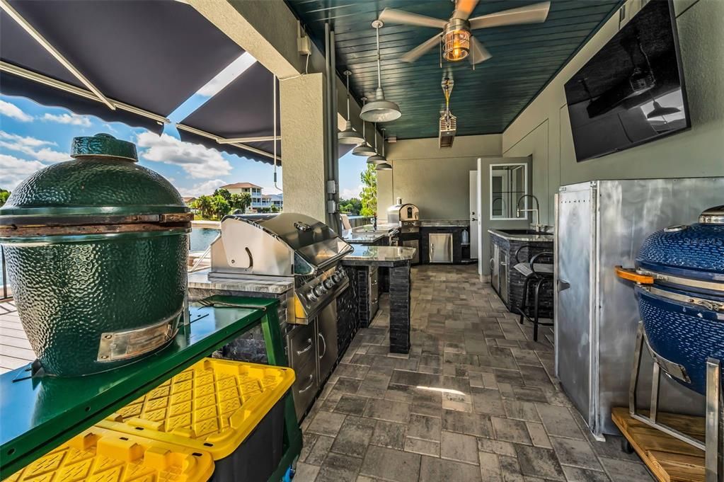 Exterior, Outdoor Kitchen, Water
