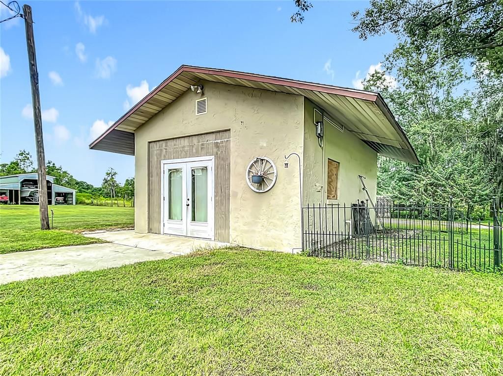 Backyard, Exterior