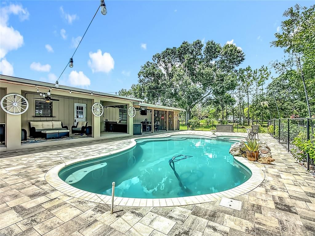 Exterior, Pool
