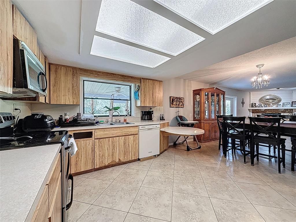 Chandelier, Dining room, Interior, Kitchen