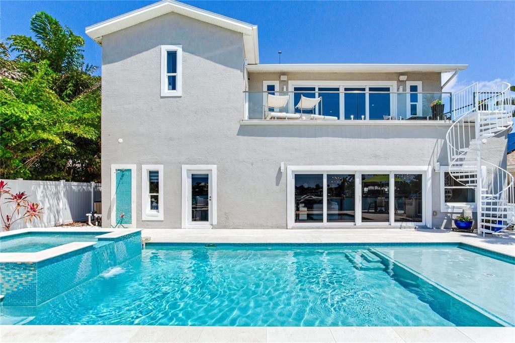 Exterior, Pool