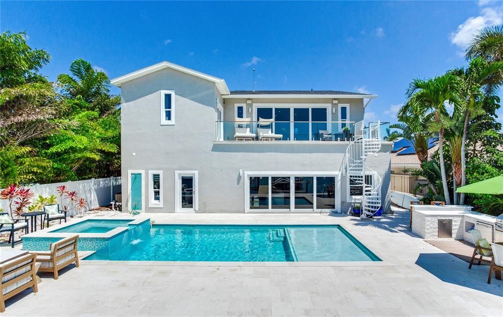 Exterior, Pool