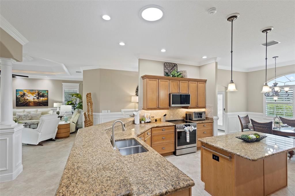 Dining room, Interior, Kitchen, Living room, Pendant Lights, Recessed Lighting, Stainless Steel Appliances