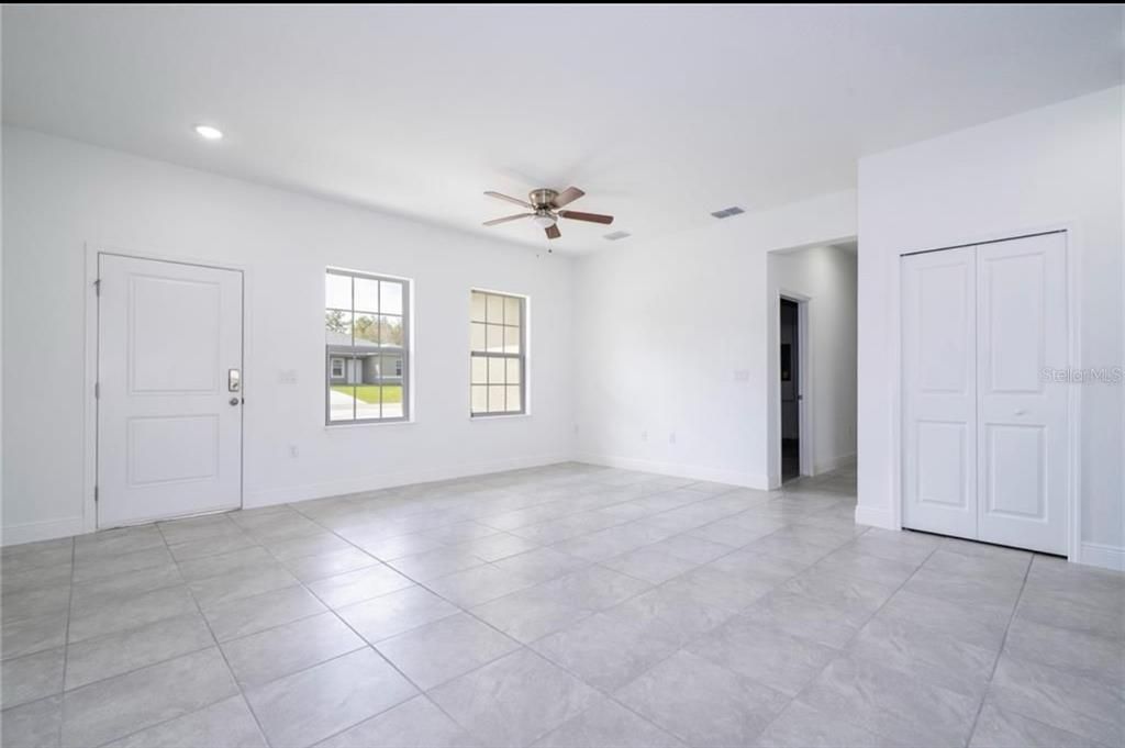 Empty room, Interior, Recessed Lighting