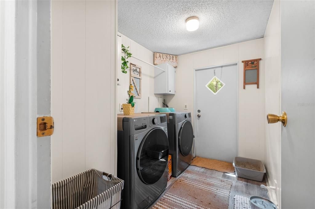 Interior, Washer, Wood Texture Flooring