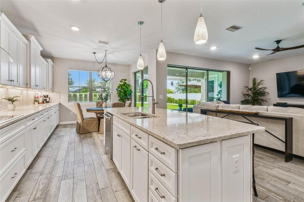 Chandelier, Dining room, Interior, Kitchen, Pendant Lights, Recessed Lighting, Wood Texture Flooring