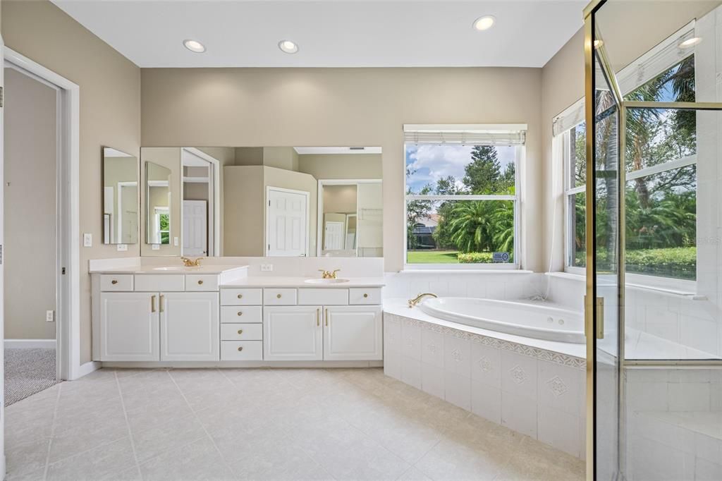 Bathroom, Dual Sink Vanities, Interior, Recessed Lighting