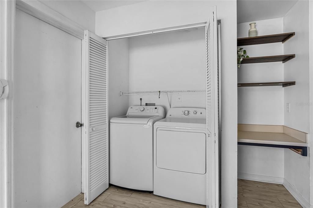 Interior, Utility Closets, Washer, Wood Texture Flooring