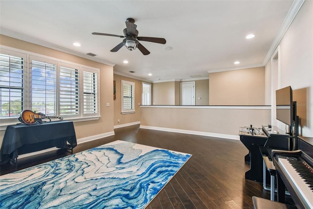 Bedroom, Interior, Piano, Recessed Lighting, Wood Texture Flooring