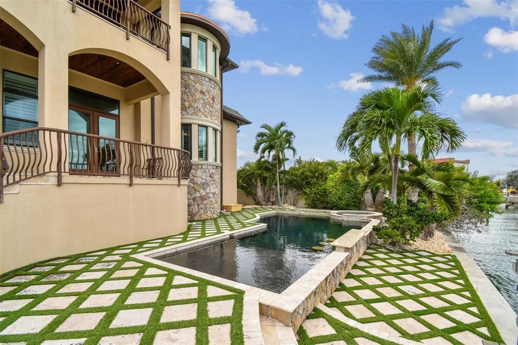 Exterior, Pool, Water