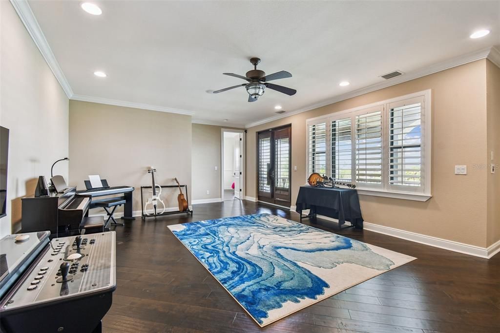 Home Office, Interior, Recessed Lighting, Wood Texture Flooring