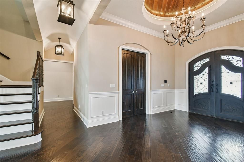 Chandelier, Interior, Wood Texture Flooring