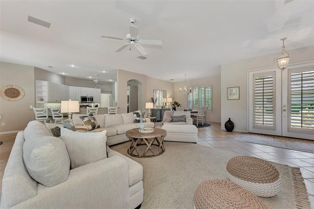 Chandelier, Dining room, Interior, Kitchen, Living room, Pendant Lights, Recessed Lighting, Stainless Steel Appliances