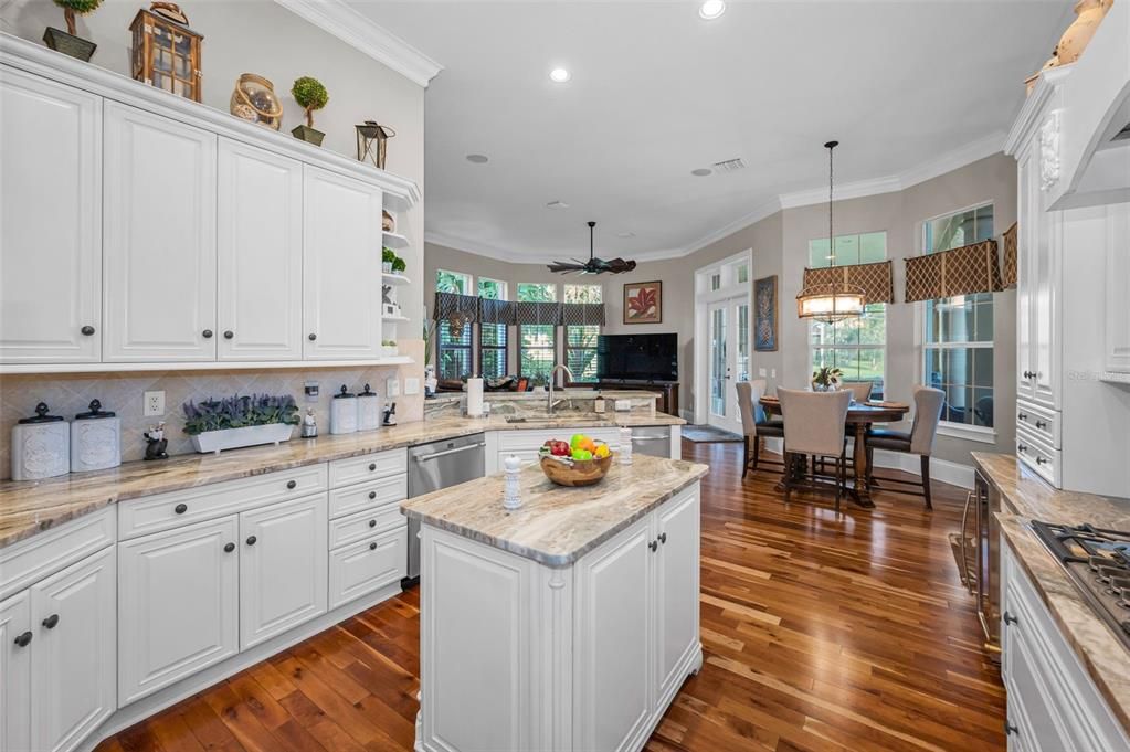 Chandelier, Dining room, Interior, Kitchen, Pendant Lights, Recessed Lighting, Wood Texture Flooring