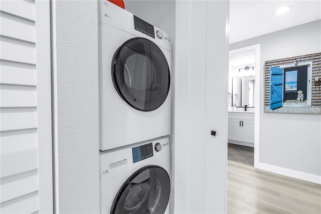 Interior, Recessed Lighting, Utility Closets, Washer, Wood Texture Flooring