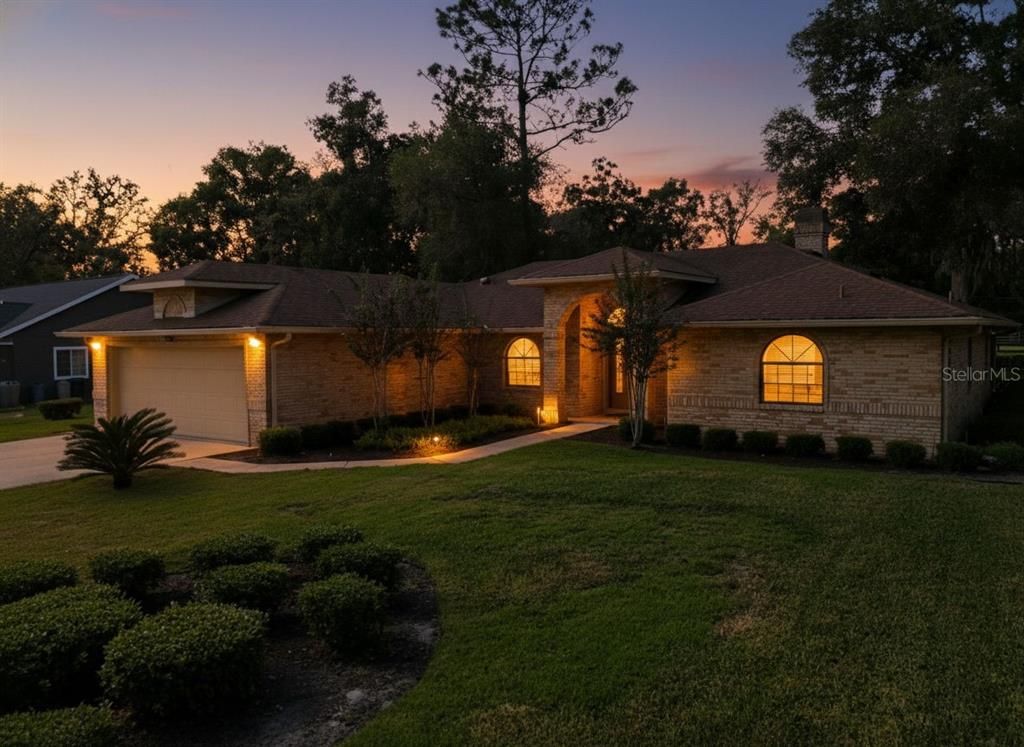 Attached, Backyard, Exterior, Facade, Brick Facade, Ranch