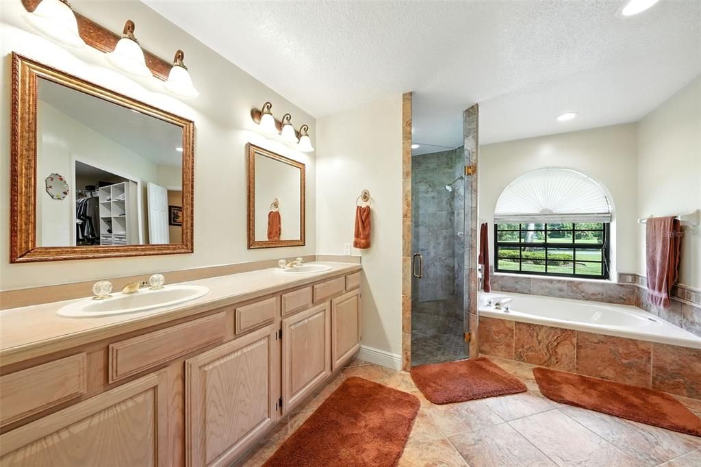 Bathroom, Dual Sink Vanities, Interior, Recessed Lighting