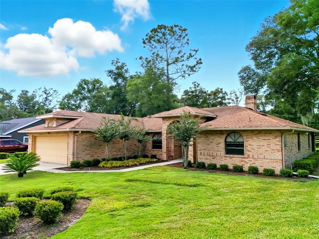 Attached, Backyard, Exterior, Facade, Brick Facade, Ranch