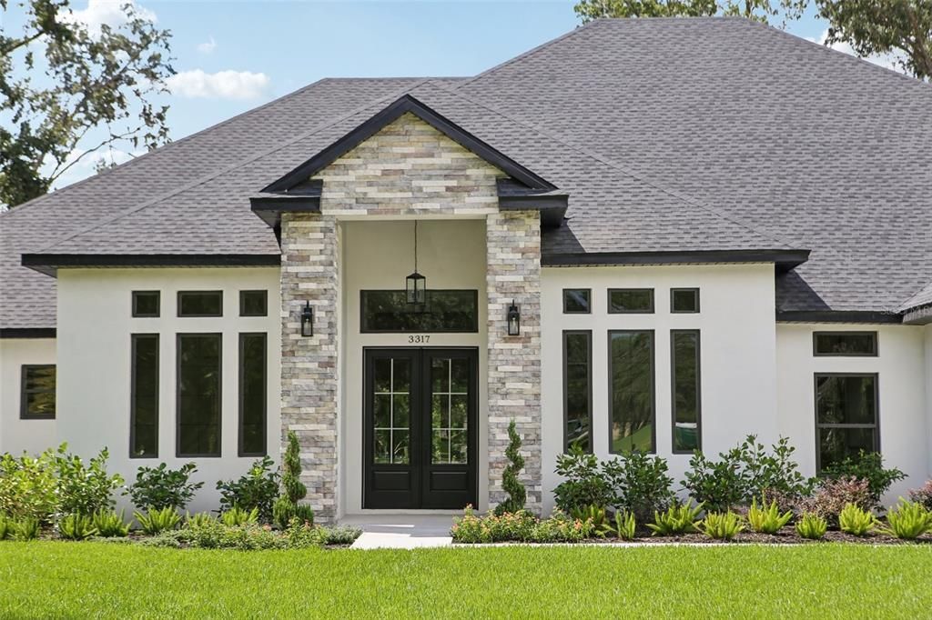 Attached, Exterior, Facade, Brick Traditional