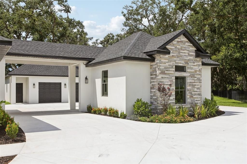 Attached, Exterior, Facade, Brick Traditional
