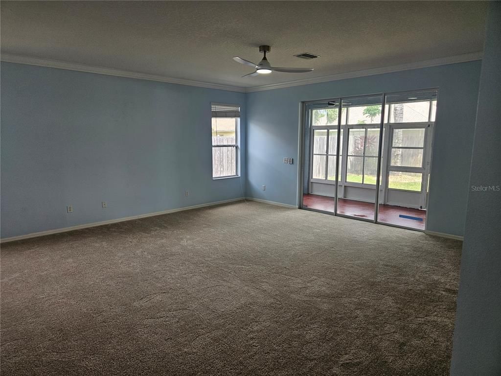 Empty room, Interior