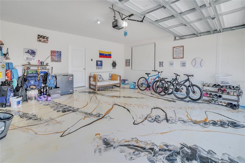 Garage, Interior