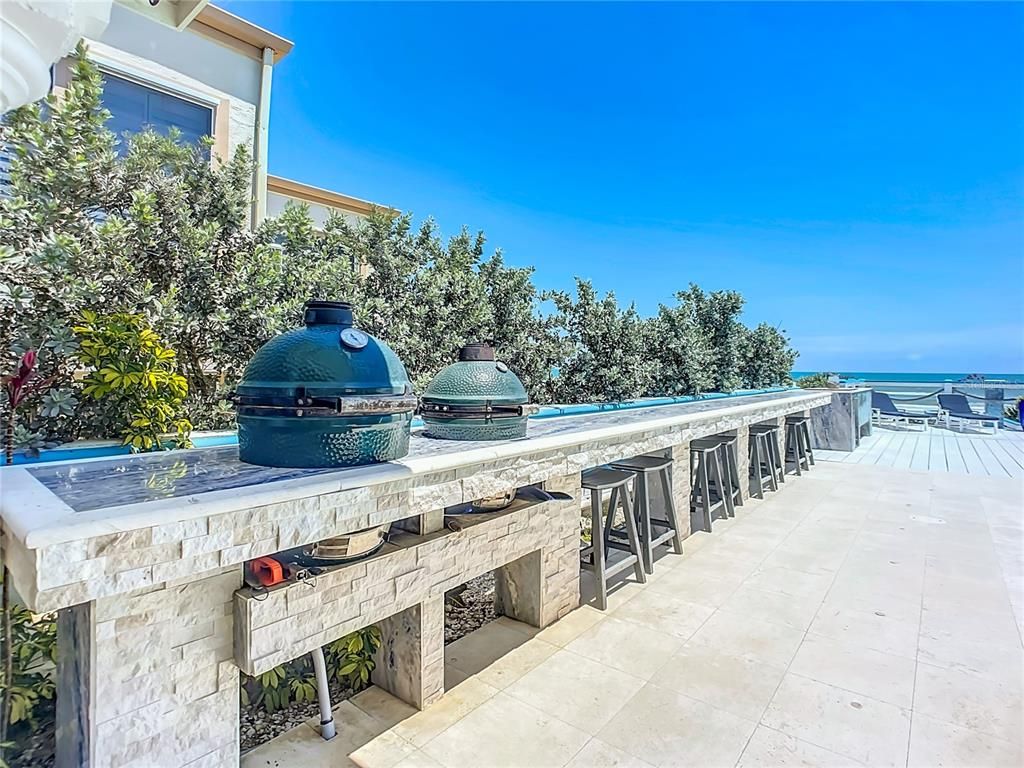 Exterior, Outdoor Kitchen, Pool, Water