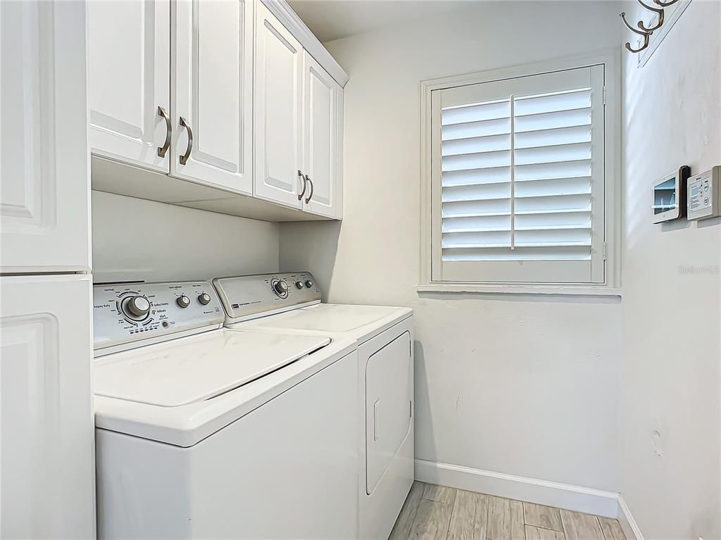 Interior, Washer, Wood Texture Flooring