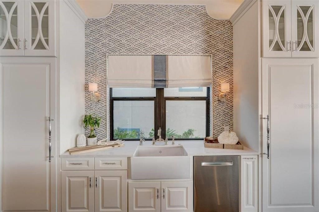 Interior, Stainless Steel Appliances
