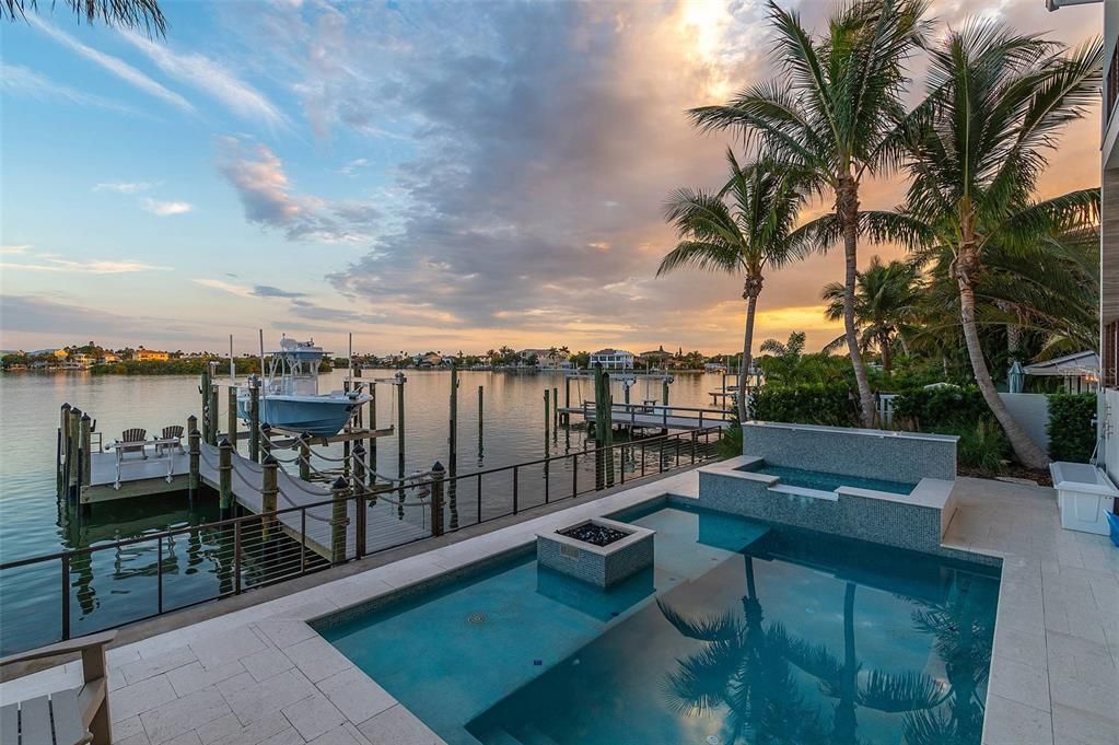 Exterior, Pool, Water