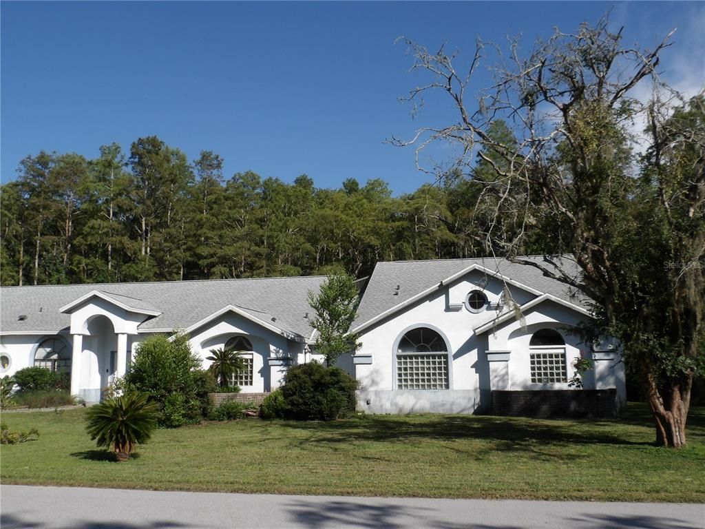 Exterior, Facade, Ranch