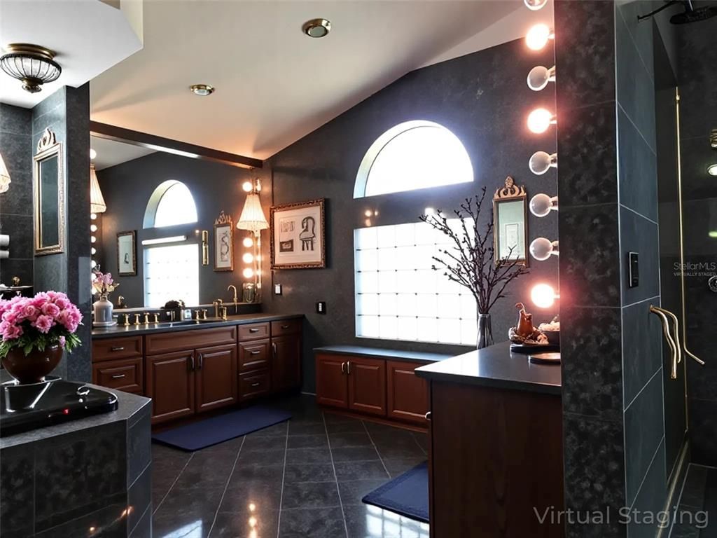 Bathroom, Interior, Kitchen, Pendant Lights, Recessed Lighting