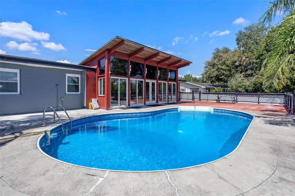 Exterior, Pool