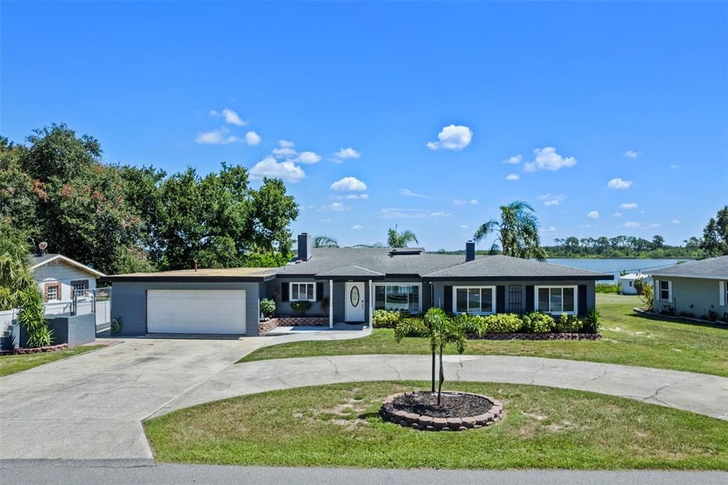 Attached, Exterior, Facade, Ranch
