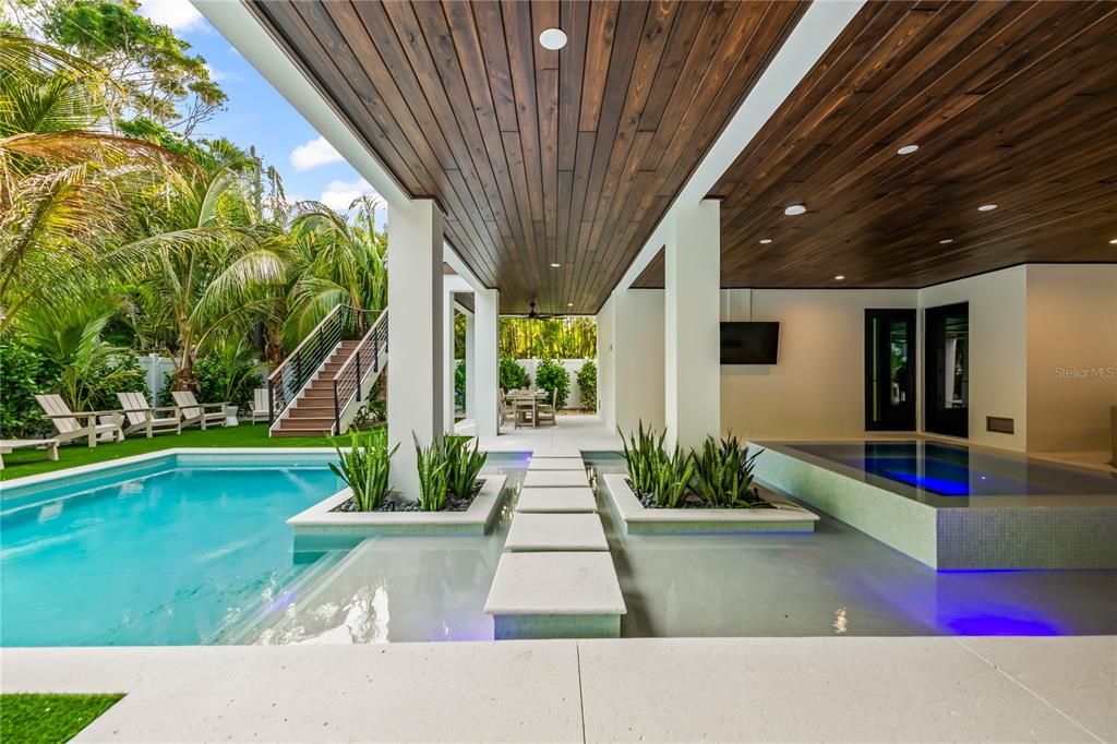 Exterior, Pool