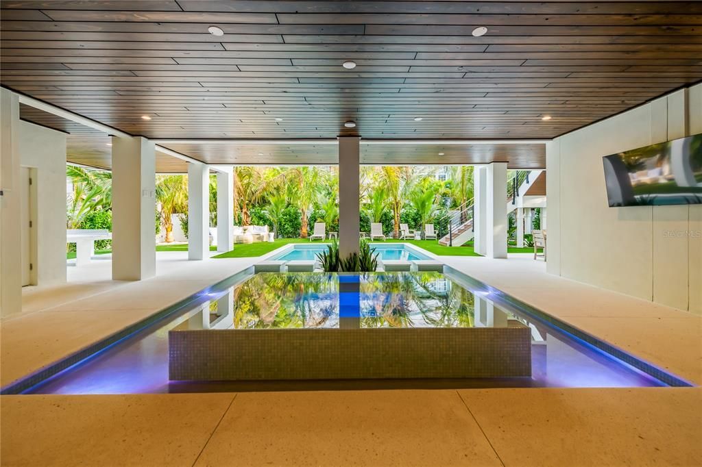 Exterior, Pool, Recessed Lighting