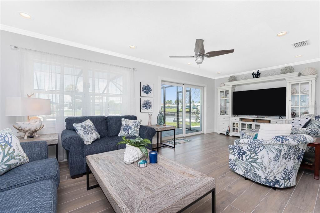 Interior, Living room, Recessed Lighting, Wood Texture Flooring