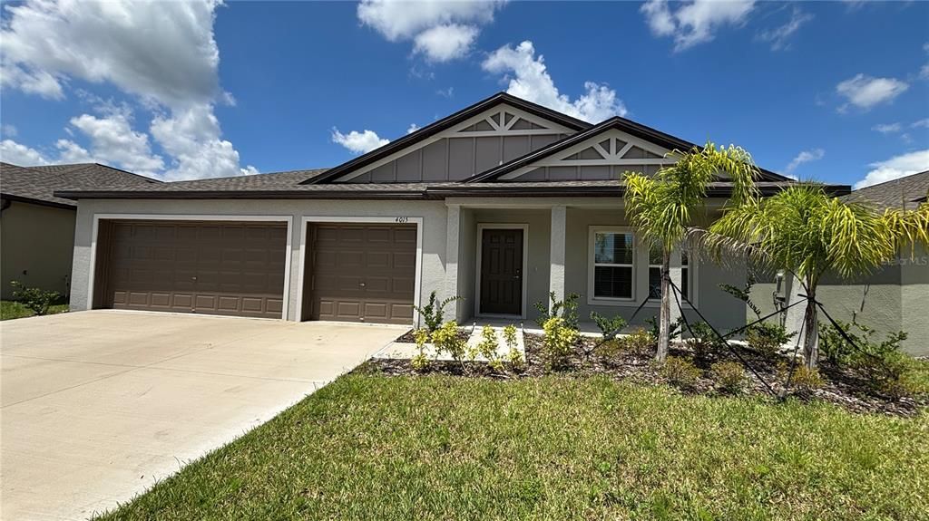 Attached, Exterior, Facade, Ranch